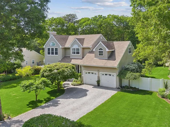 29 Hollow Lane, Westhampton, NY 11977