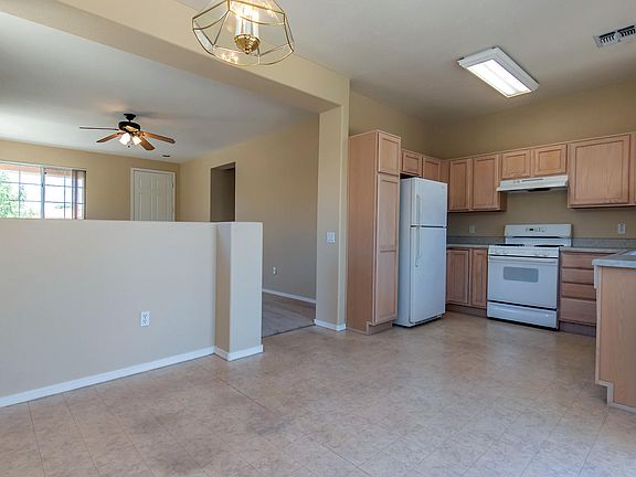 3rd image of 7976 W Cottonwood Wash Way