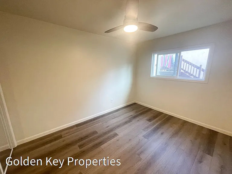 1027 3rd St — Photo 8