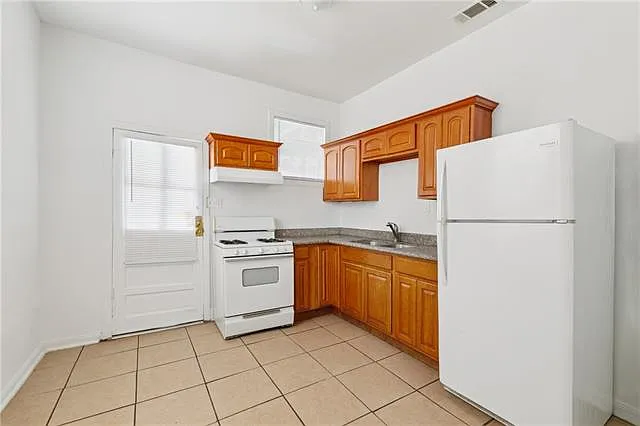 2 bed, 1.0 bath, 828 sqft, $1,300 — Photo 4