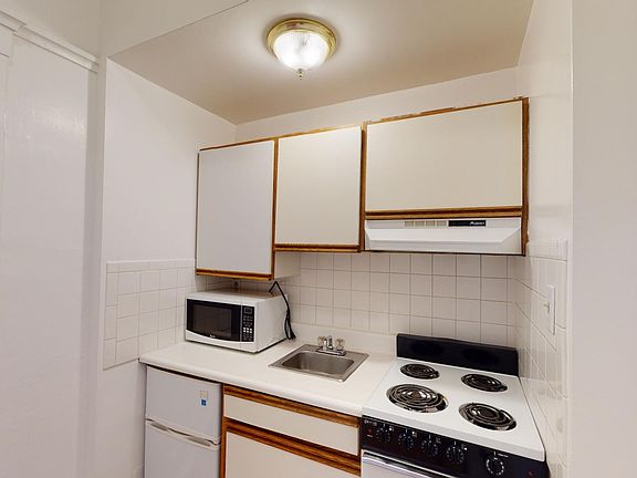 3rd image of 980 Bush St #303
