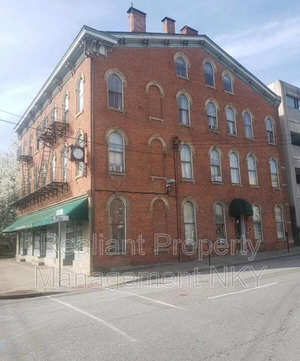 1st image of 35 E Pike St Unit 6