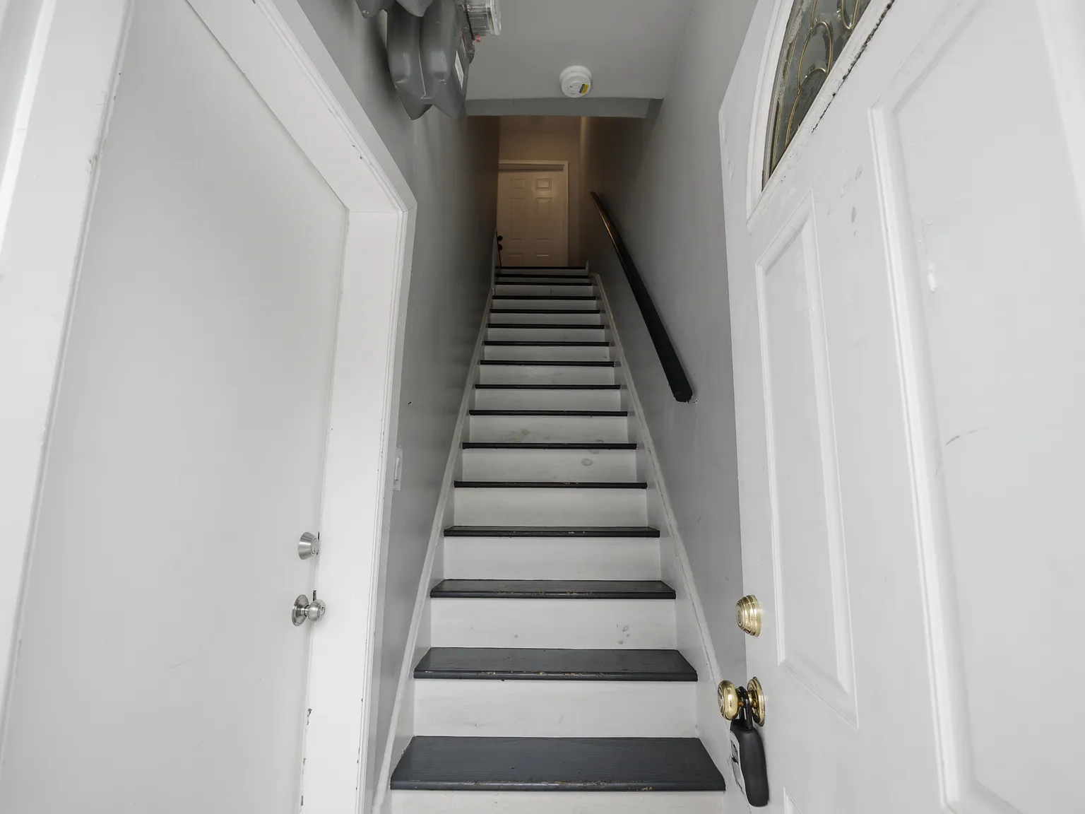 2 bed, 900 sqft, $2,300 — Photo 2