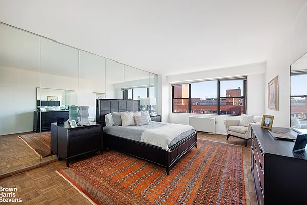 Bedroom, photo 1