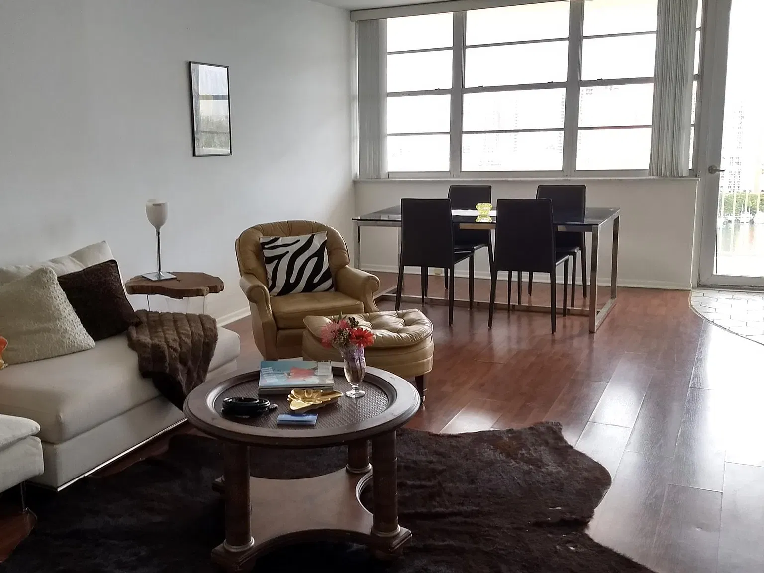 1 bed, 990 sqft, $2,550 — Photo 2