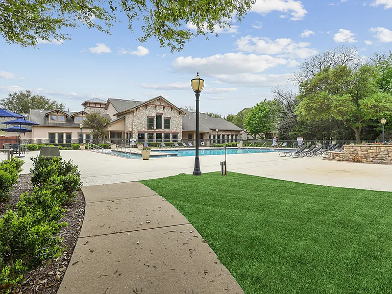 Nolen Grand Apartments — Photo 11