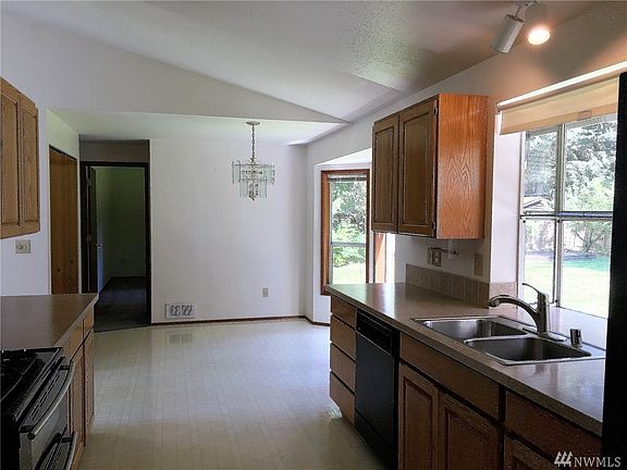 5th image of 11303 207th Avenue Ct E