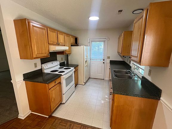 4th image of 2319 Oak Leigh Dr