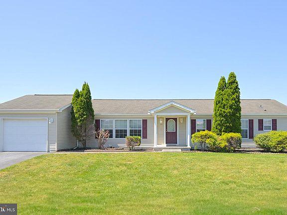 2nd image of 135 Maureen Pl #135