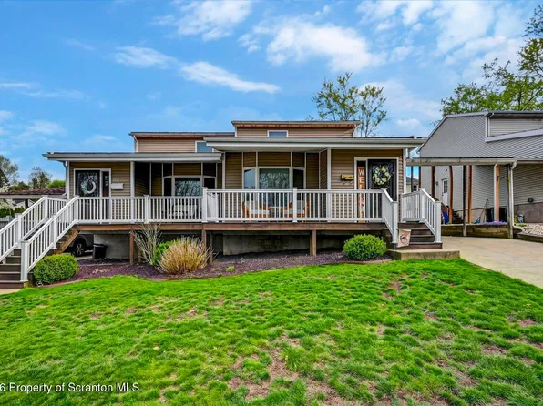 3921-3923 Lydon Ln, Moosic, PA 18507