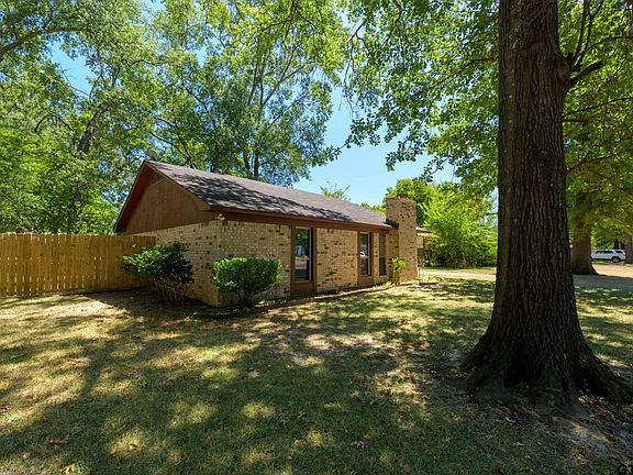 4th image of 404 Hillcreek Dr