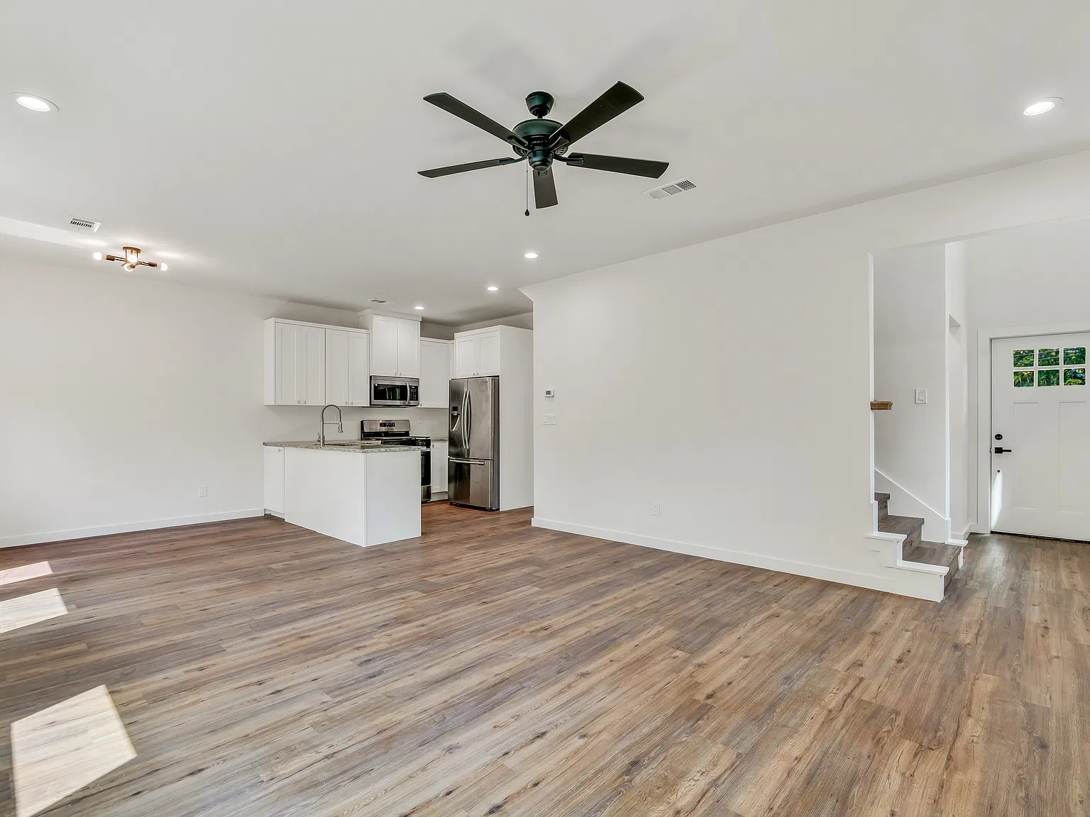 3 bed, 2.5 bath, 1647 sqft, $2,500 — Photo 4