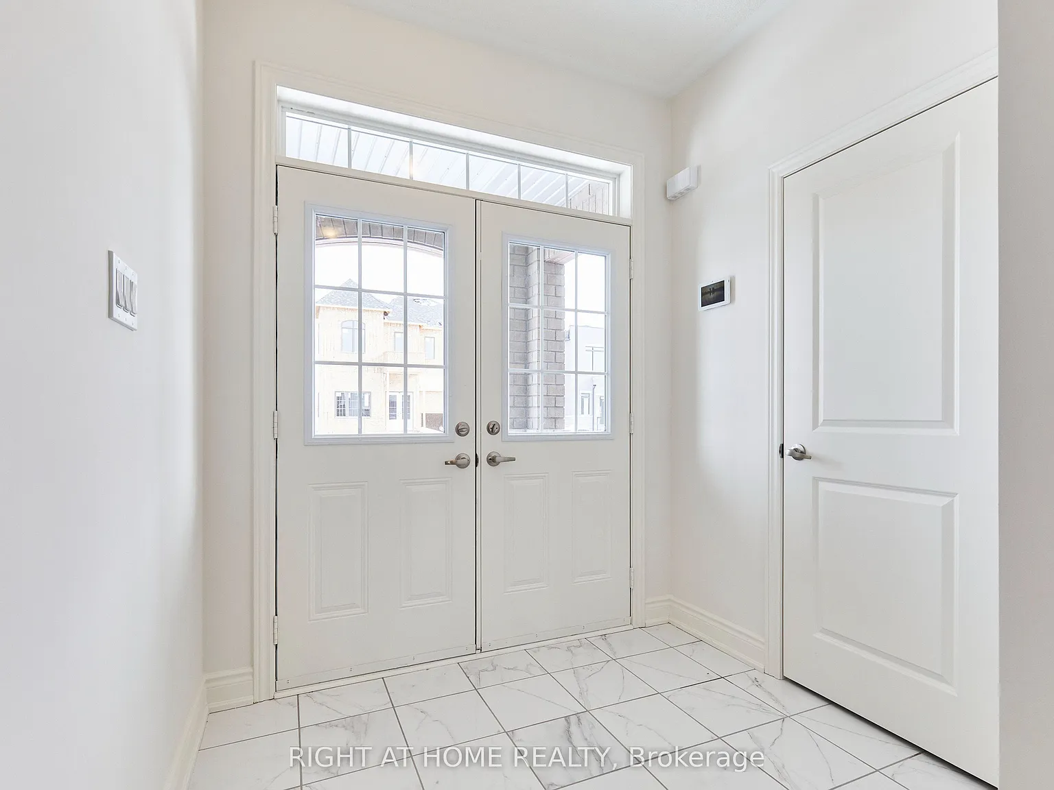 4 bed, $3,400 — Photo 2