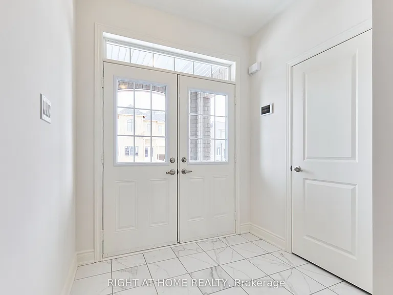 2122 Cayenne St #UPPER LEVEL — Photo 2