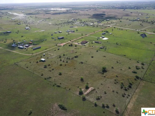 241 Elm Hollow Rd, Victoria, TX 77904