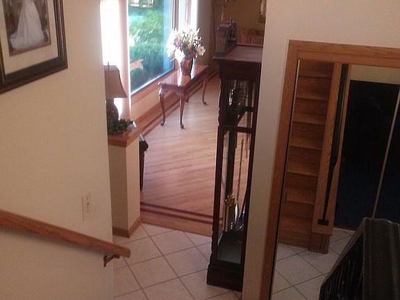 Foyer/Living Rm