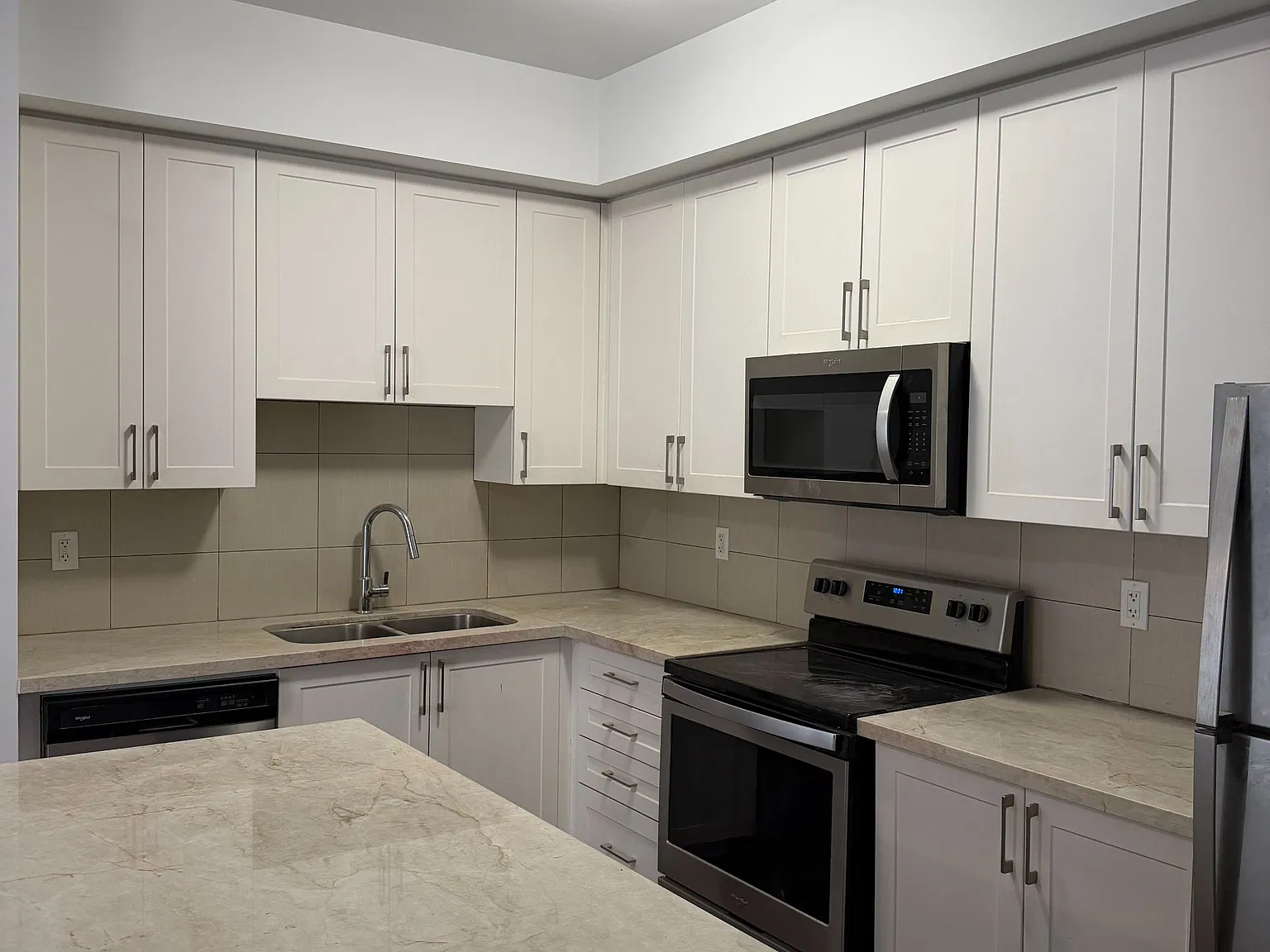 3 bed, $3,000 — Photo 4