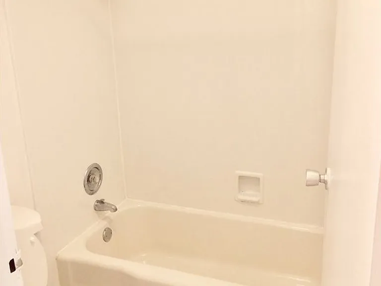 141 Green Bay Rd — Photo 2