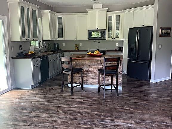 3rd image of 3665 Ponderosa Dr