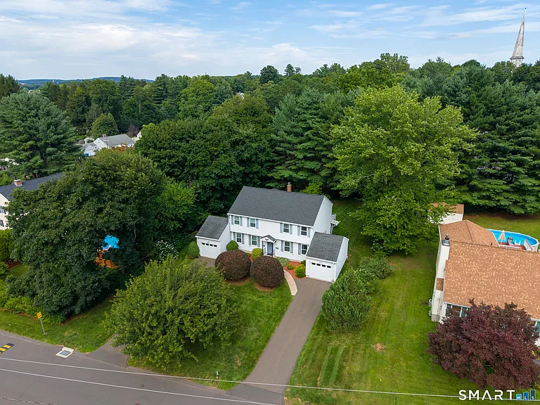 115 Brandegee Ln — Photo 3