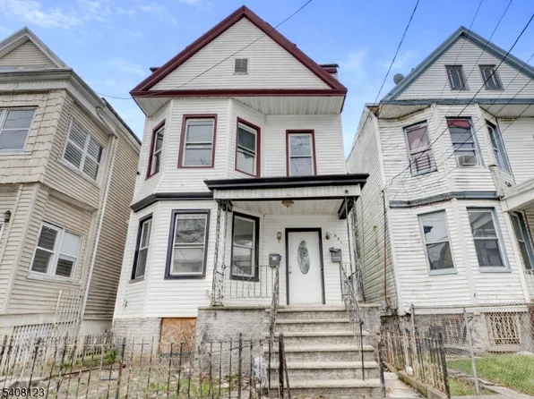 221 Bayview Ave, Jersey City, NJ 07305