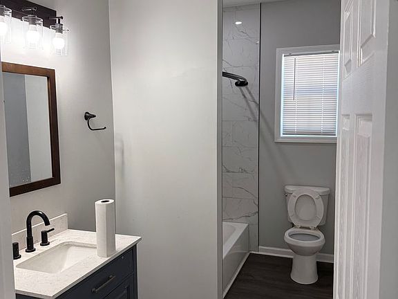 2nd image of 1301 Indianola St #D