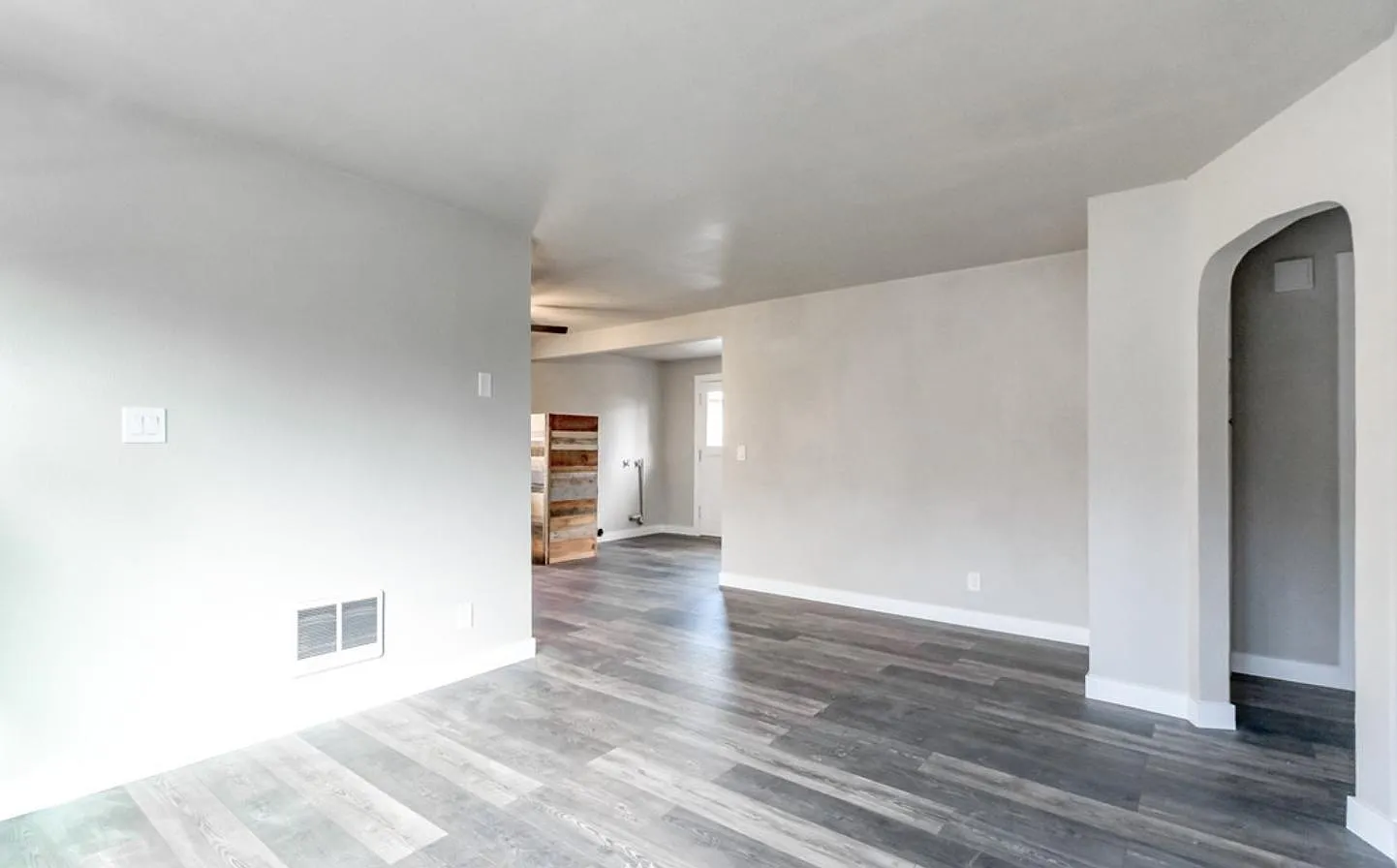 3 bed, 965 sqft, $2,600 — Photo 2