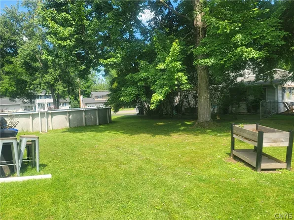 4033 Bay Park Dr, Liverpool, NY 13090
