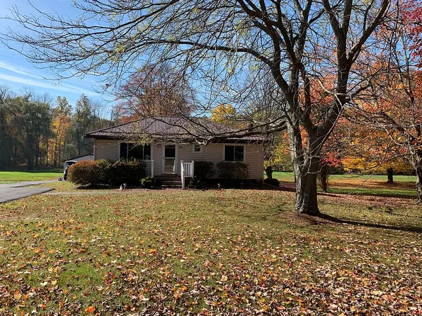 1051 S Lake Rd, Mercer, PA 16137