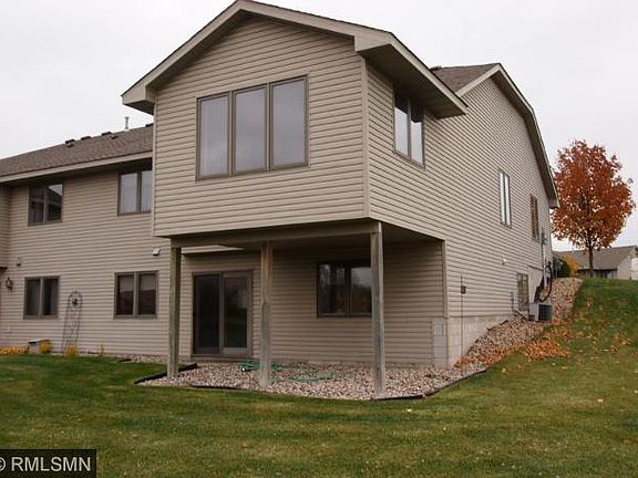 3rd image of 704 Danube Cir NE
