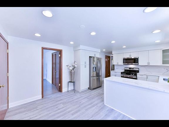 2nd image of 4605 N Sayre Ave