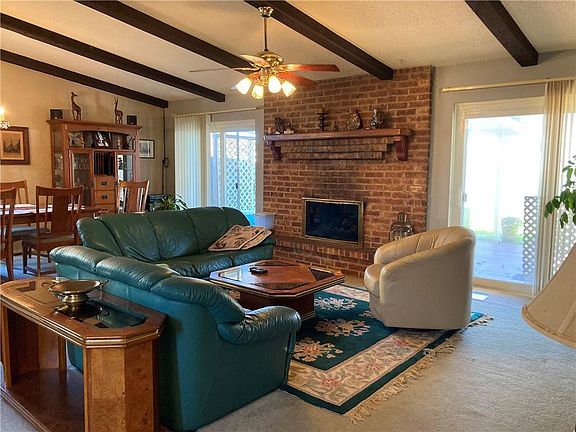 3rd image of 2457 Sunset Dr
