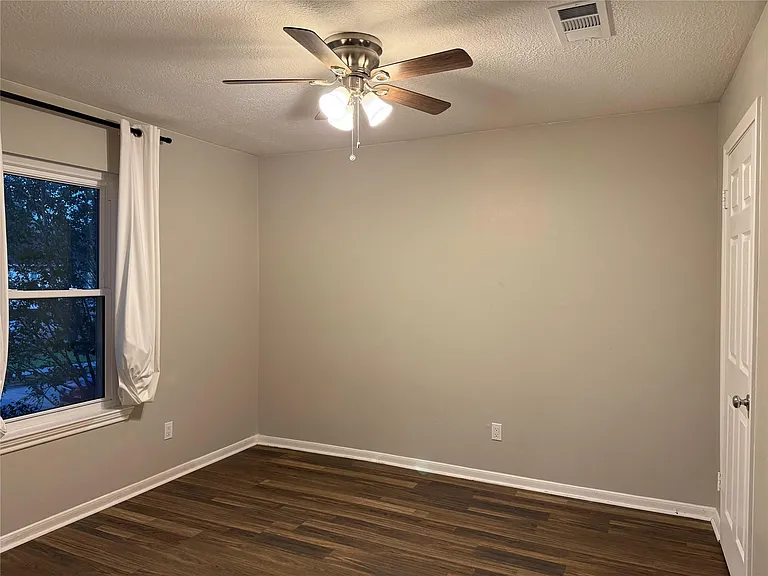 2234 Woodland Springs St — Photo 14