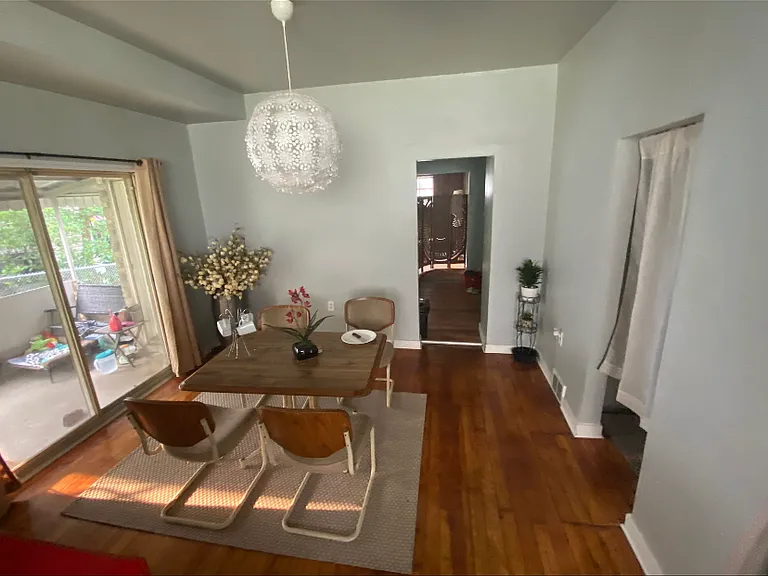 2445 Stratford Ave — Photo 2