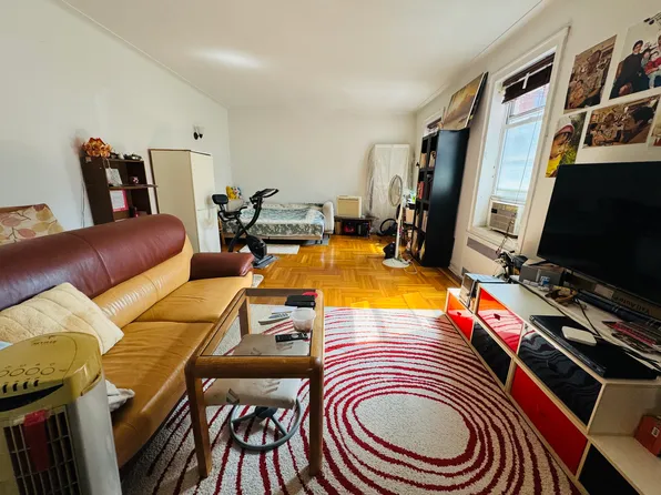 111-39 76th Road image 4 of 16