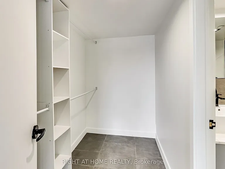1602 Queen St E #PENTHOUSE — Photo 21