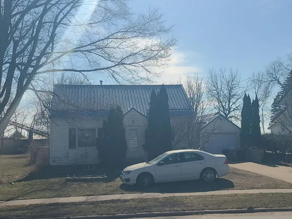 412 W Mission St, Strawberry Point, IA 52076