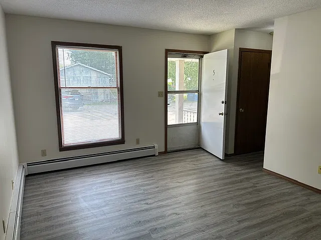 631 East Grove Avenue - 7 — Photo 2