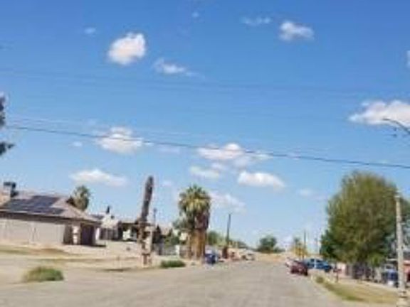 Exterior Neighborhood (street photo)