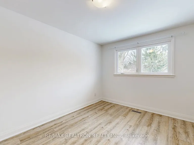 24 Fenelon Dr — Photo 30