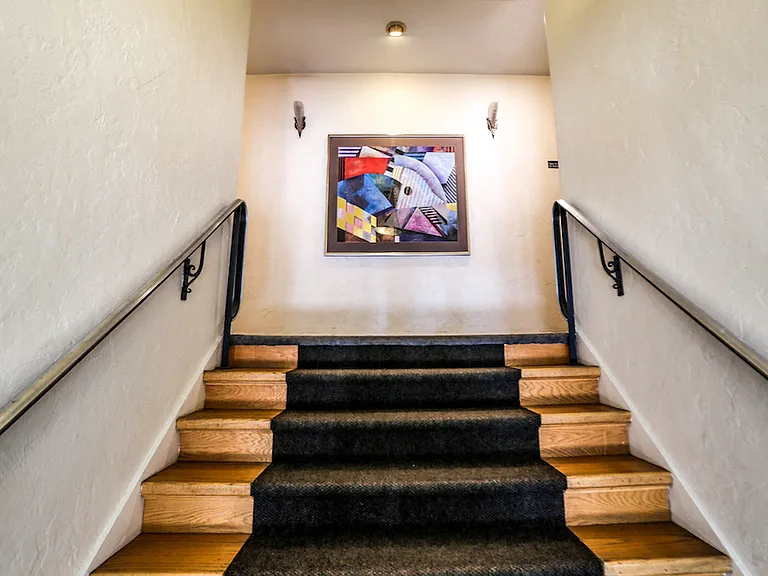 Lee Manor — Photo 6