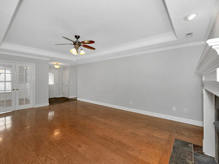 105 Wandering Ln — Photo 4