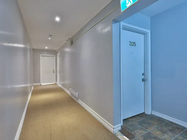 1025 King Street East, 1025 King St E, Cambridge, ON N3H 3P5