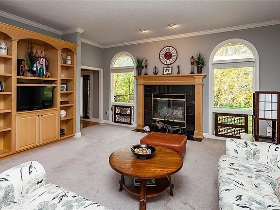 4th image of 1110 SE Brentwood Dr