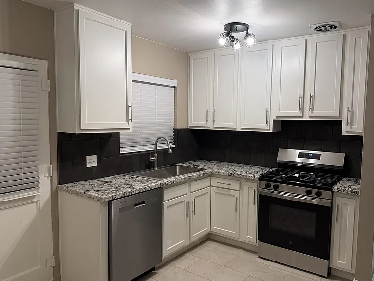 1042 E Water St #1042 — Photo 2