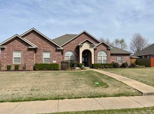 1220 NE Waverly Way, Bentonville, AR 72712