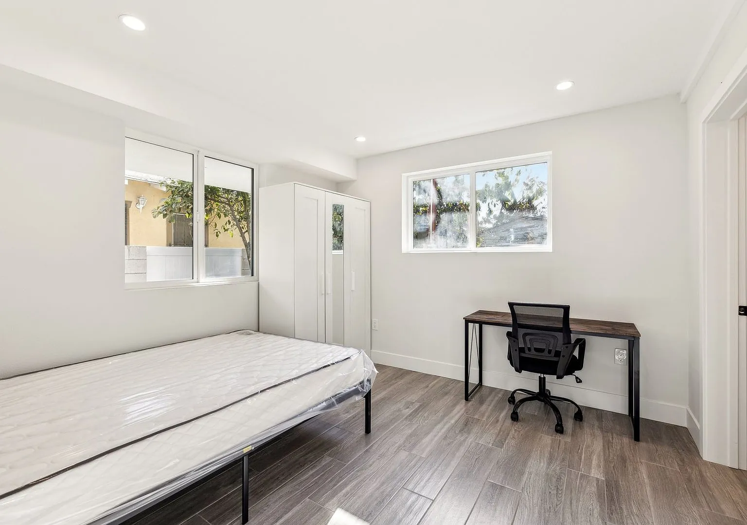 MH 1151 W 37th Dr — Photo 3