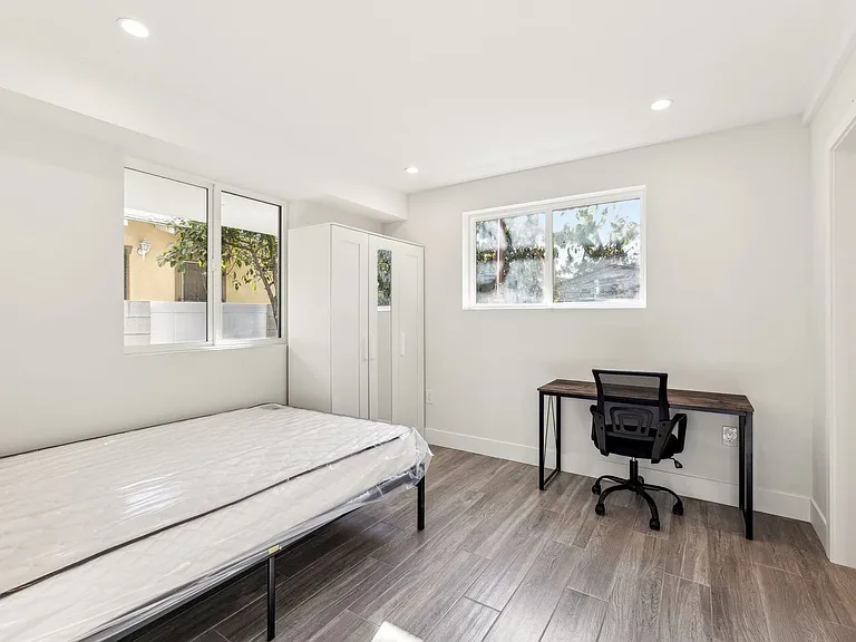 MH 1151 W 37th Dr — Photo 3