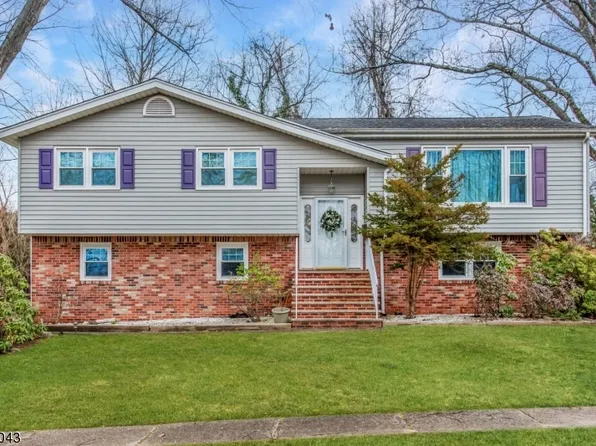 3 Briarwood Ct, Emerson Boro, NJ 07630