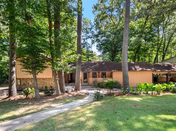 466 Raven Springs Trl, Stone Mountain, GA 30087